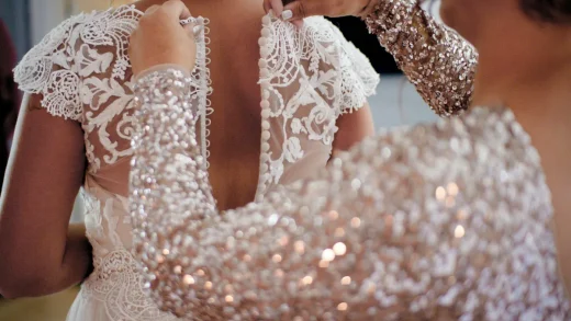 Materialval som avgör komforten i en klänning